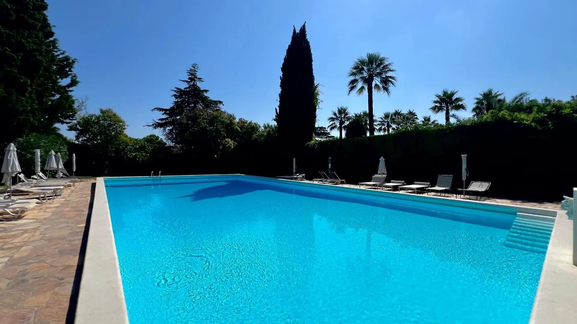 Juan Les Pins 6 People Pool Tennis