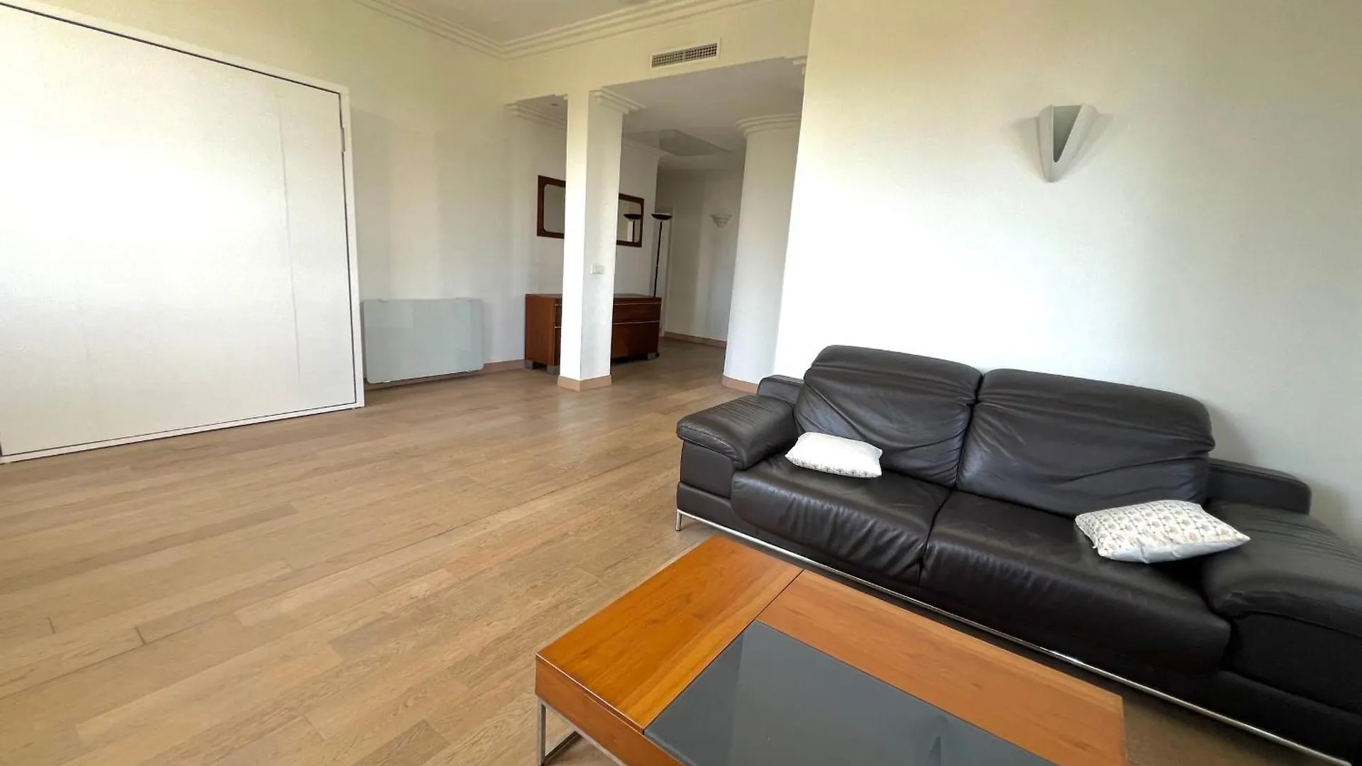 Juan Les Pins 6 People Pool Tennis Apartment